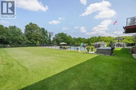 10 Azalea Court Stoney Creek ON L8J 1K4