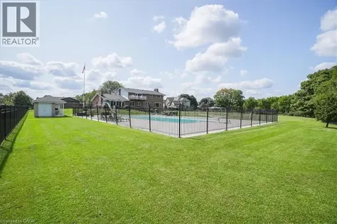 10 Azalea Court Stoney Creek ON L8J 1K4
