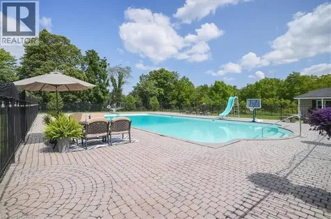 10 Azalea Court Stoney Creek ON L8J 1K4