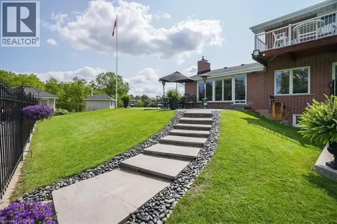 10 Azalea Court Stoney Creek ON L8J 1K4