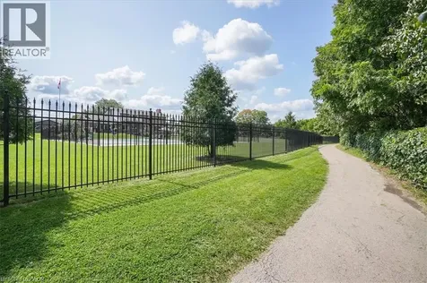10 Azalea Court Stoney Creek ON L8J 1K4