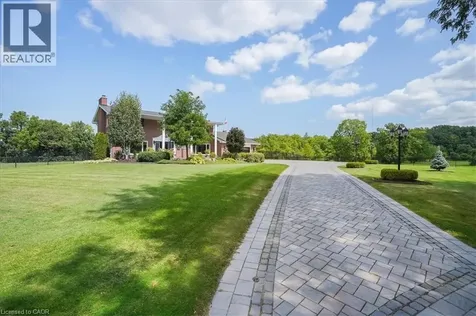10 Azalea Court Stoney Creek ON L8J 1K4