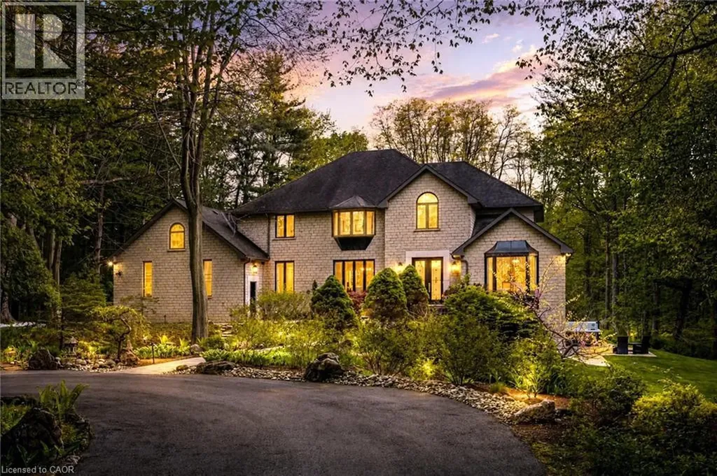 18 Elder Crescent Ancaster ON L0R 1R0