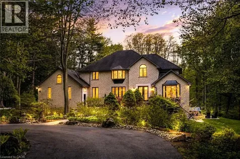 18 Elder Crescent Ancaster ON L0R 1R0