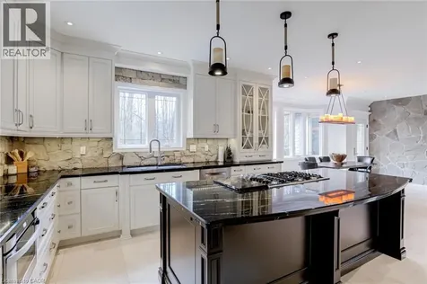 18 Elder Crescent Ancaster ON L0R 1R0