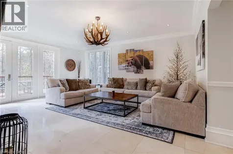 18 Elder Crescent Ancaster ON L0R 1R0