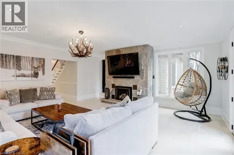 18 Elder Crescent Ancaster ON L0R 1R0