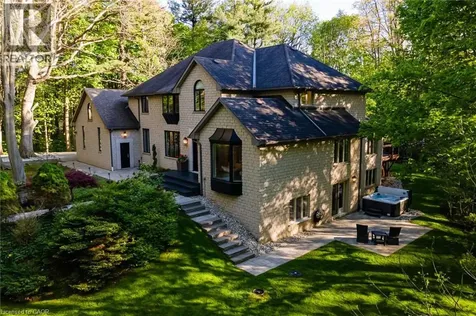 18 Elder Crescent Ancaster ON L0R 1R0
