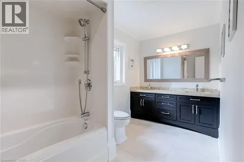18 Elder Crescent Ancaster ON L0R 1R0