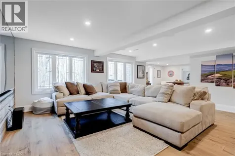 18 Elder Crescent Ancaster ON L0R 1R0