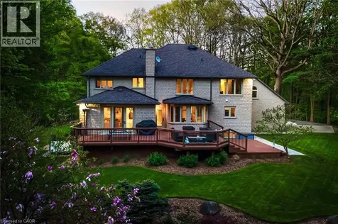 18 Elder Crescent Ancaster ON L0R 1R0