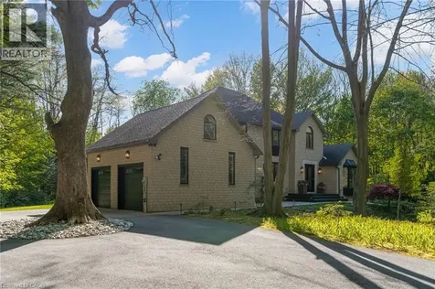 18 Elder Crescent Ancaster ON L0R 1R0