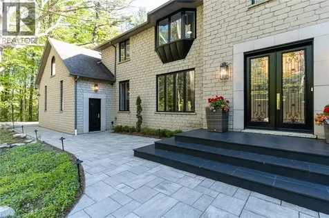 18 Elder Crescent Ancaster ON L0R 1R0