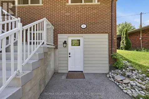 52 Grand Avenue Haldimand ON N3W 2J5