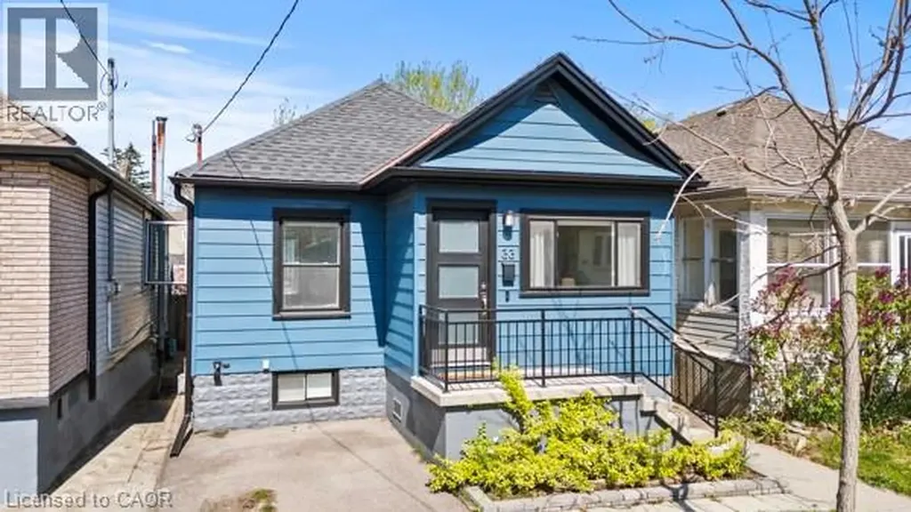 33 Huxley Avenue North Hamilton ON L8H 4P1