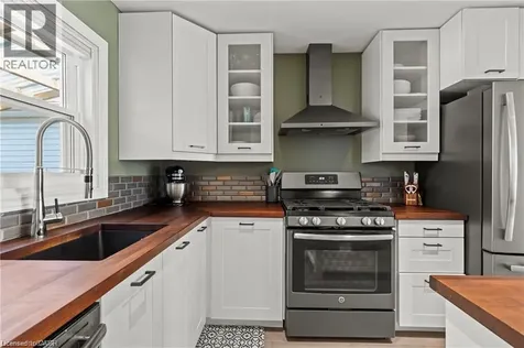 33 Huxley Avenue North Hamilton ON L8H 4P1