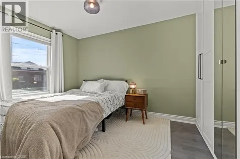 33 Huxley Avenue North Hamilton ON L8H 4P1