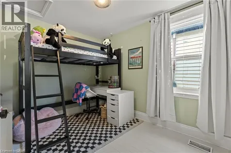 33 Huxley Avenue North Hamilton ON L8H 4P1