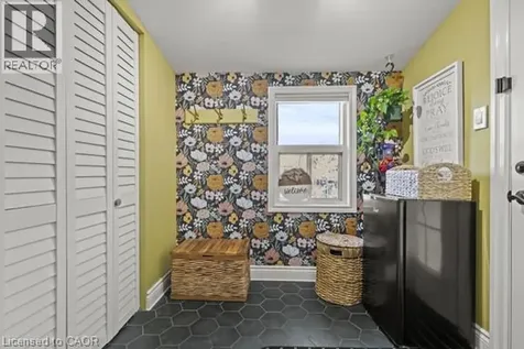 33 Huxley Avenue North Hamilton ON L8H 4P1