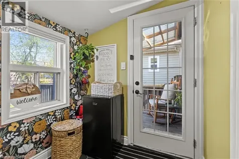 33 Huxley Avenue North Hamilton ON L8H 4P1