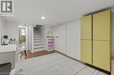 33 Huxley Avenue North Hamilton ON L8H 4P1