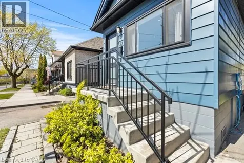 33 Huxley Avenue North Hamilton ON L8H 4P1