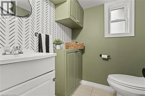 33 Huxley Avenue North Hamilton ON L8H 4P1
