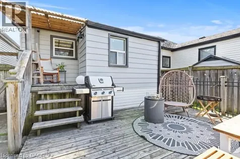 33 Huxley Avenue North Hamilton ON L8H 4P1