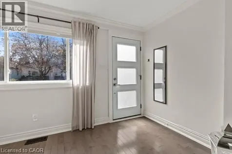 33 Huxley Avenue North Hamilton ON L8H 4P1