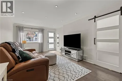 33 Huxley Avenue North Hamilton ON L8H 4P1