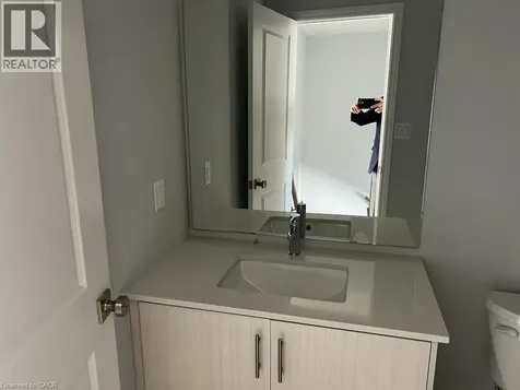 290 Equestrian Way Cambridge ON N3E 0E7