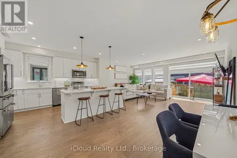 616 Moonflower Crescent Ottawa ON K1T 0X8