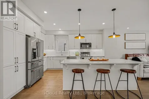 616 Moonflower Crescent Ottawa ON K1T 0X8