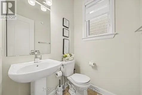 616 Moonflower Crescent Ottawa ON K1T 0X8