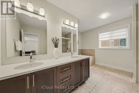 616 Moonflower Crescent Ottawa ON K1T 0X8