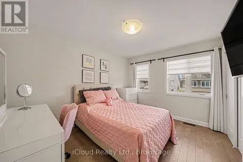 616 Moonflower Crescent Ottawa ON K1T 0X8