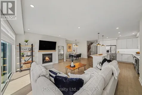 616 Moonflower Crescent Ottawa ON K1T 0X8