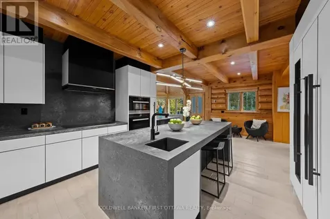 9 Lucas Lane Ottawa ON K2S 1S5