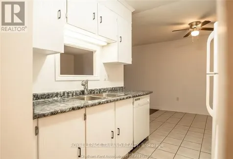 955 Grand Avenue West Chatham-kent ON N7L 4Z6