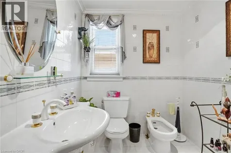 192 Parkdale Avenue South Hamilton ON L8K 3P4