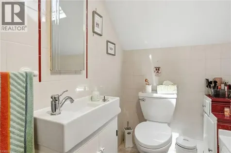 192 Parkdale Avenue South Hamilton ON L8K 3P4