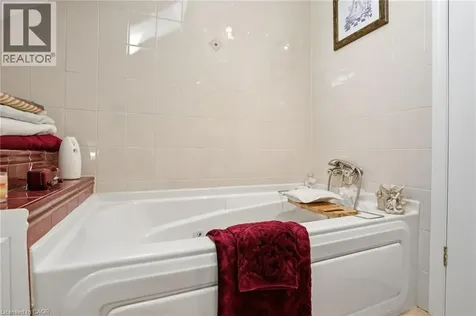 192 Parkdale Avenue South Hamilton ON L8K 3P4