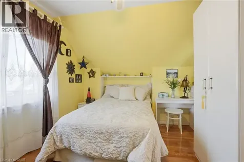192 Parkdale Avenue South Hamilton ON L8K 3P4