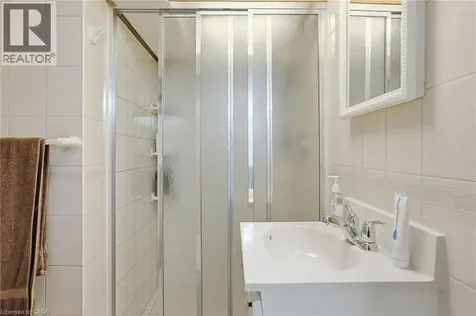 192 Parkdale Avenue South Hamilton ON L8K 3P4
