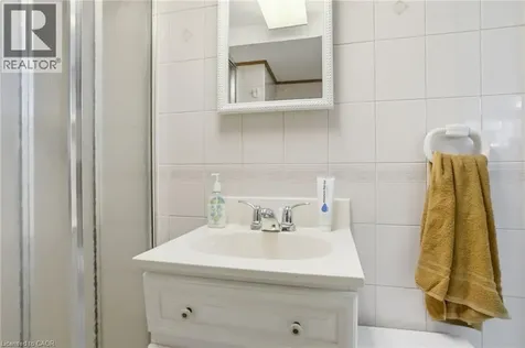 192 Parkdale Avenue South Hamilton ON L8K 3P4