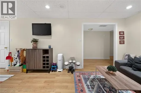 30 Braemar Avenue Caledonia ON N3W 2M1