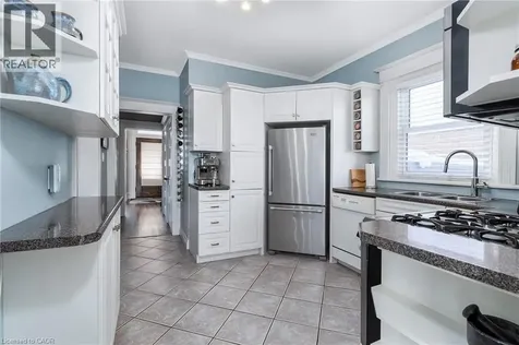 47 Mountain Park Avenue Hamilton ON L9A 1A1