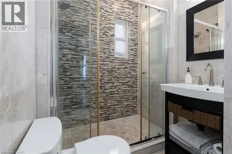 47 Mountain Park Avenue Hamilton ON L9A 1A1