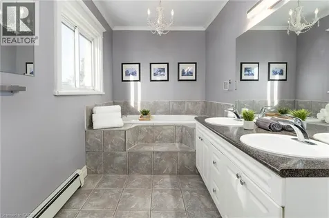 47 Mountain Park Avenue Hamilton ON L9A 1A1