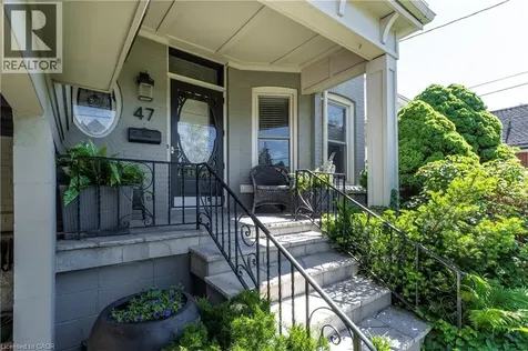 47 Mountain Park Avenue Hamilton ON L9A 1A1